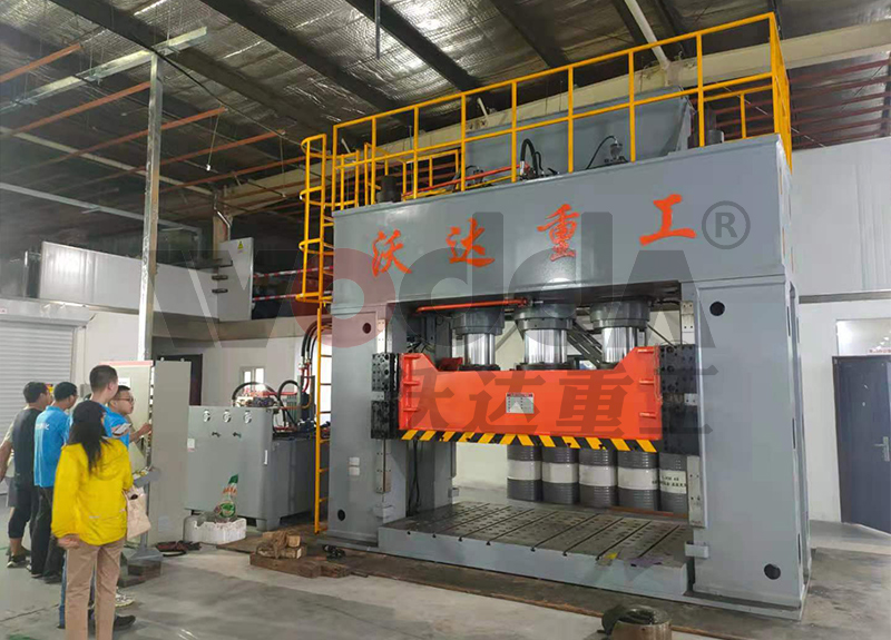 1000噸框架式液壓機(jī)客戶(hù)現(xiàn)場(chǎng)